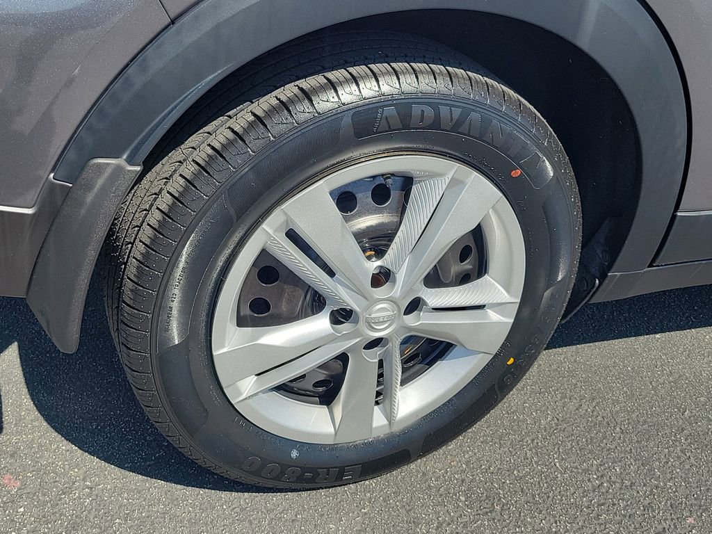 Used 2022 Nissan Kicks S FWD image 30