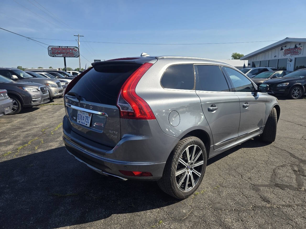 Used 2016 Volvo XC60 T6 w/ Proximity Package AWD/4WD image 3