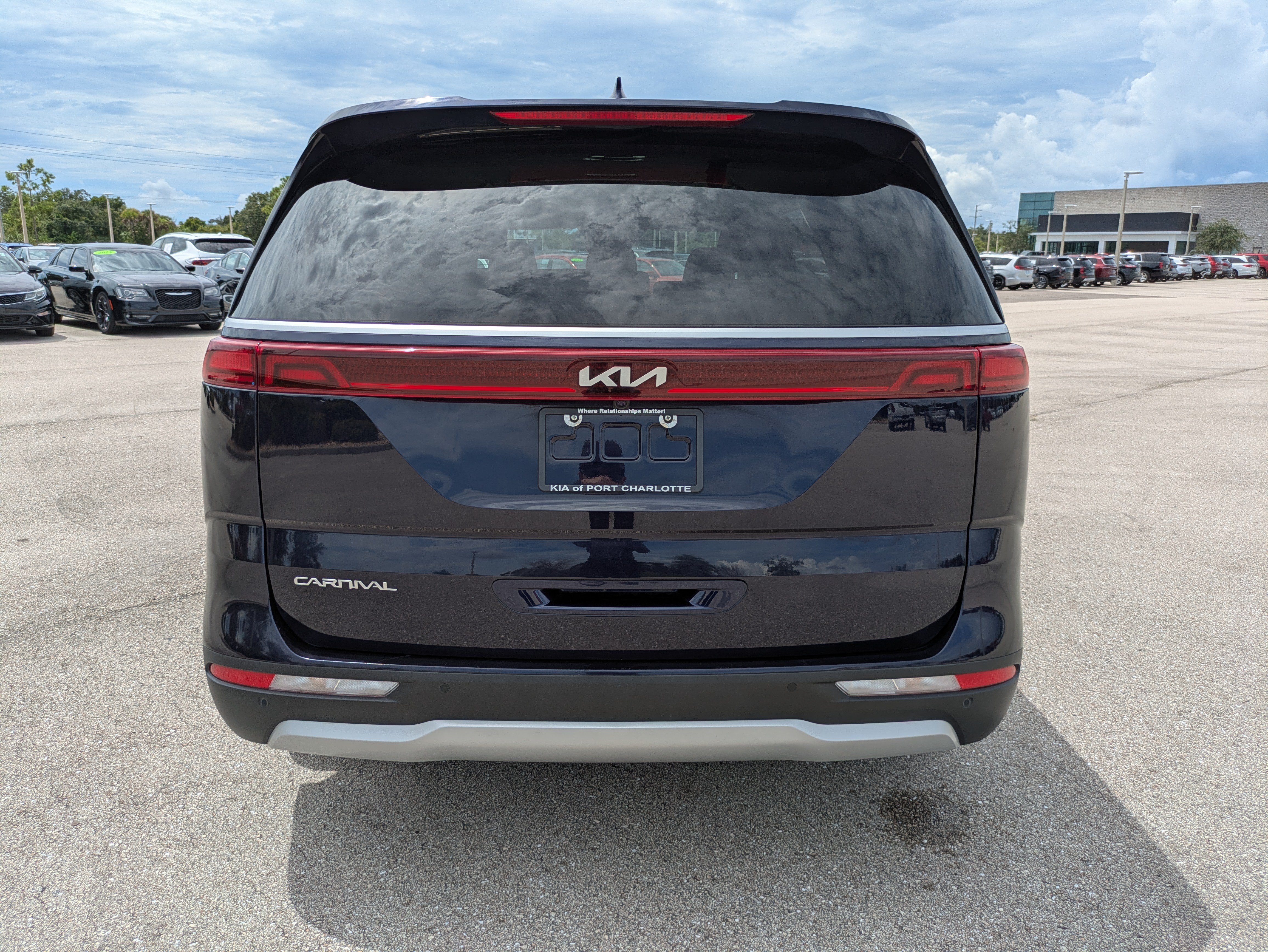 Certified 2024 Kia Carnival LX FWD image 5