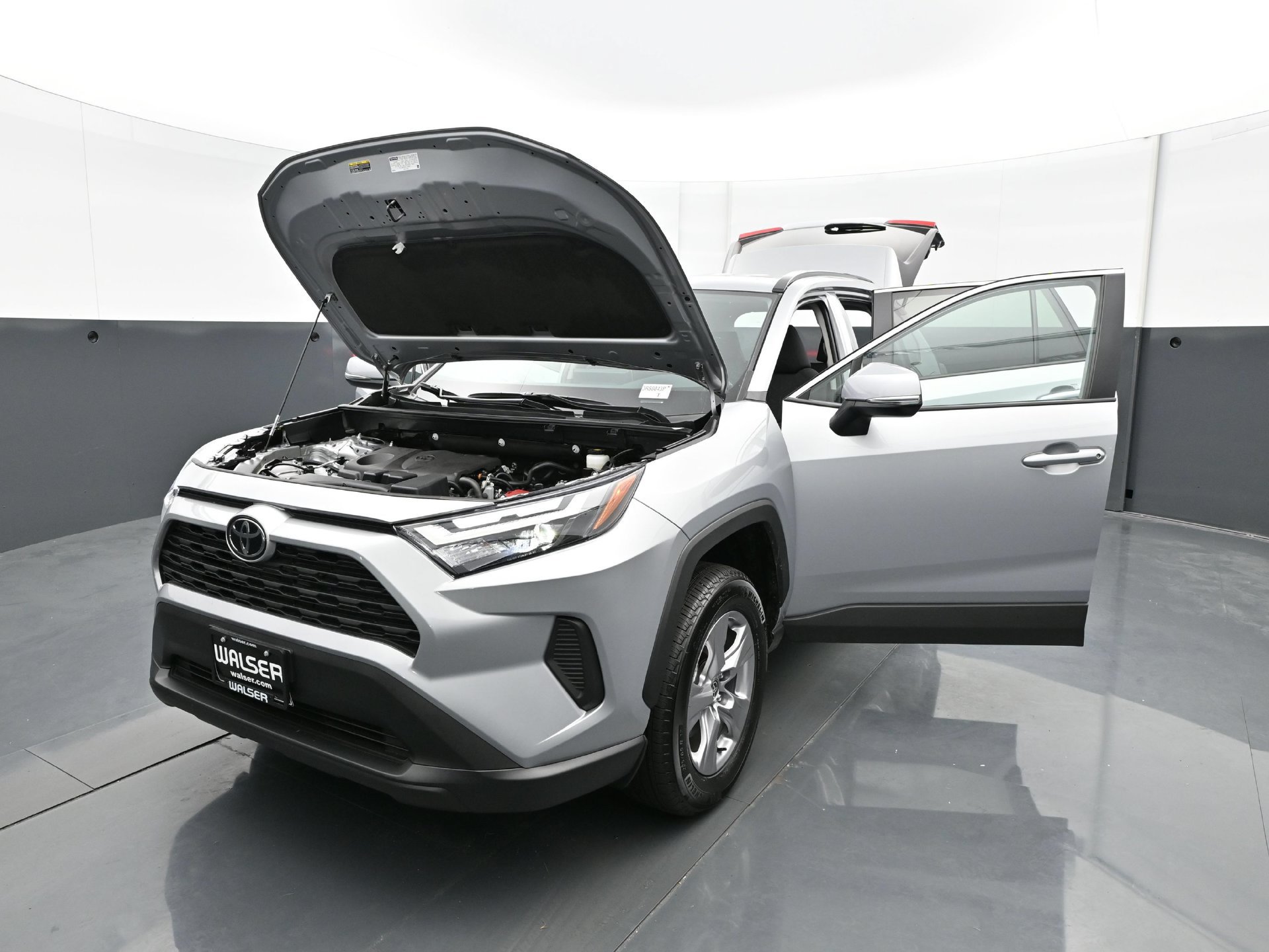 Used 2025 Toyota RAV4 XLE AWD/4WD image 33