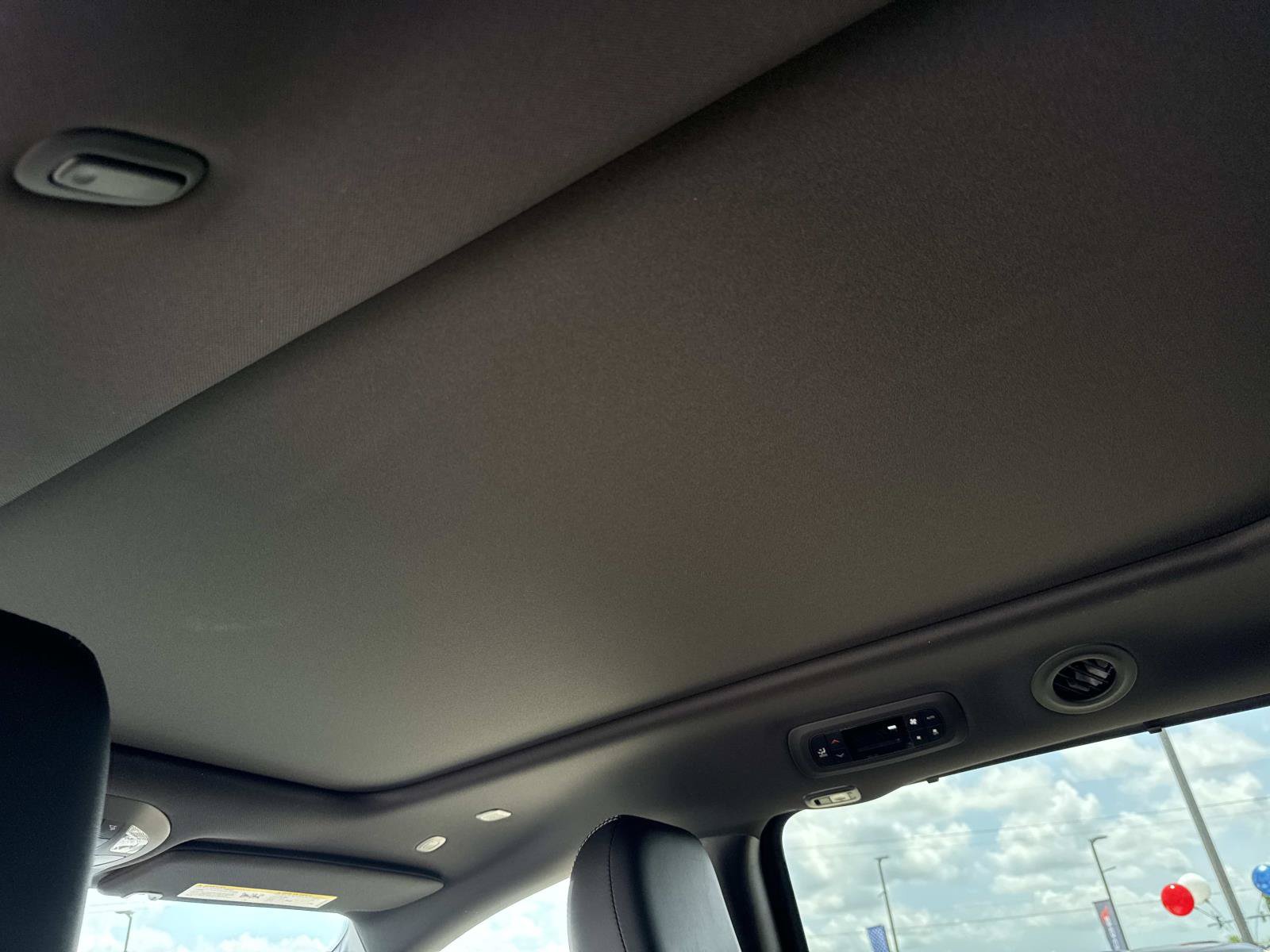 New 2027 Chrysler Pacifica Limited FWD image 8