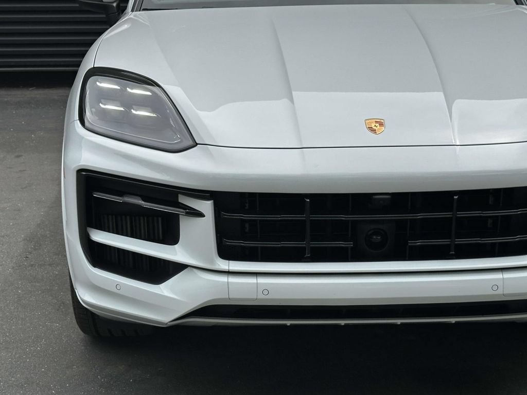Certified 2025 Porsche Cayenne S AWD/4WD image 10