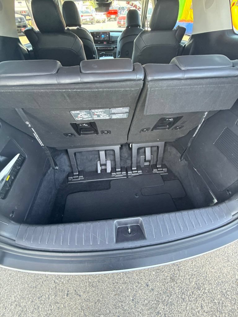 Used 2025 Kia Carnival FWD image 14