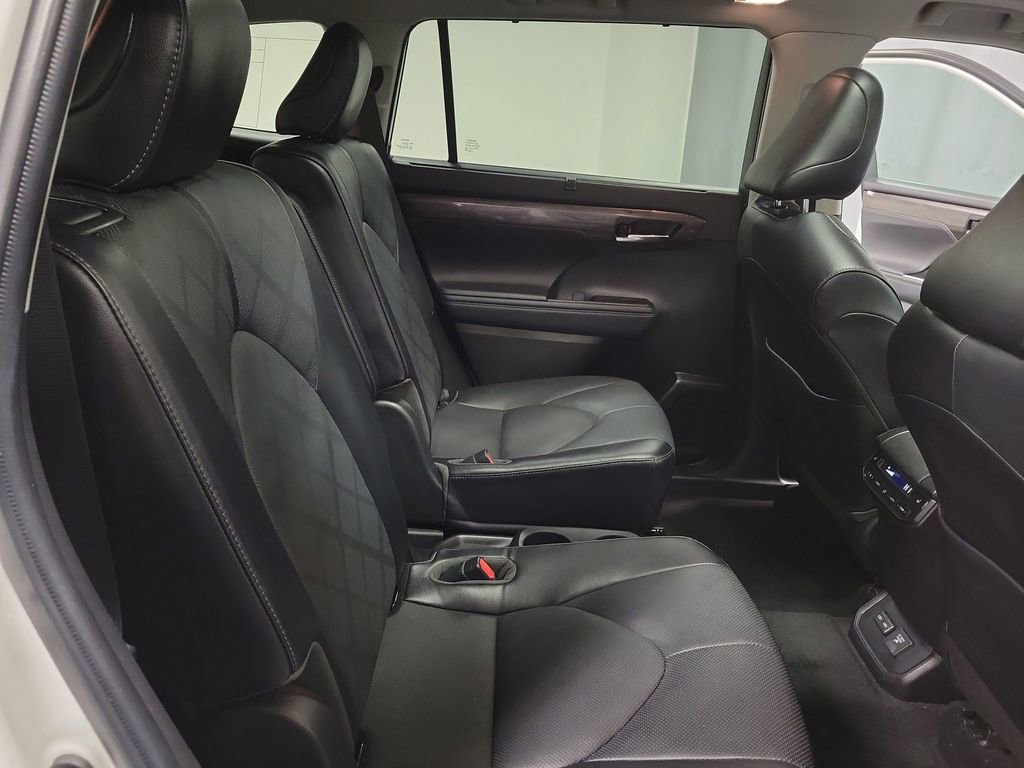 Used 2022 Toyota Highlander Platinum image 23
