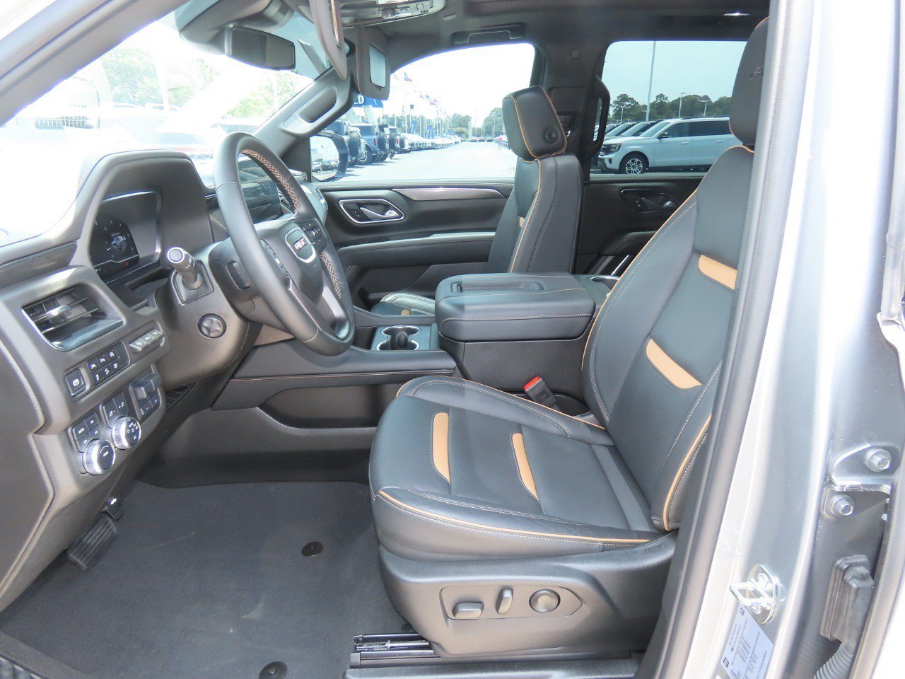 Used 2024 GMC Yukon AT4 w/ Technology Package AWD/4WD image 27