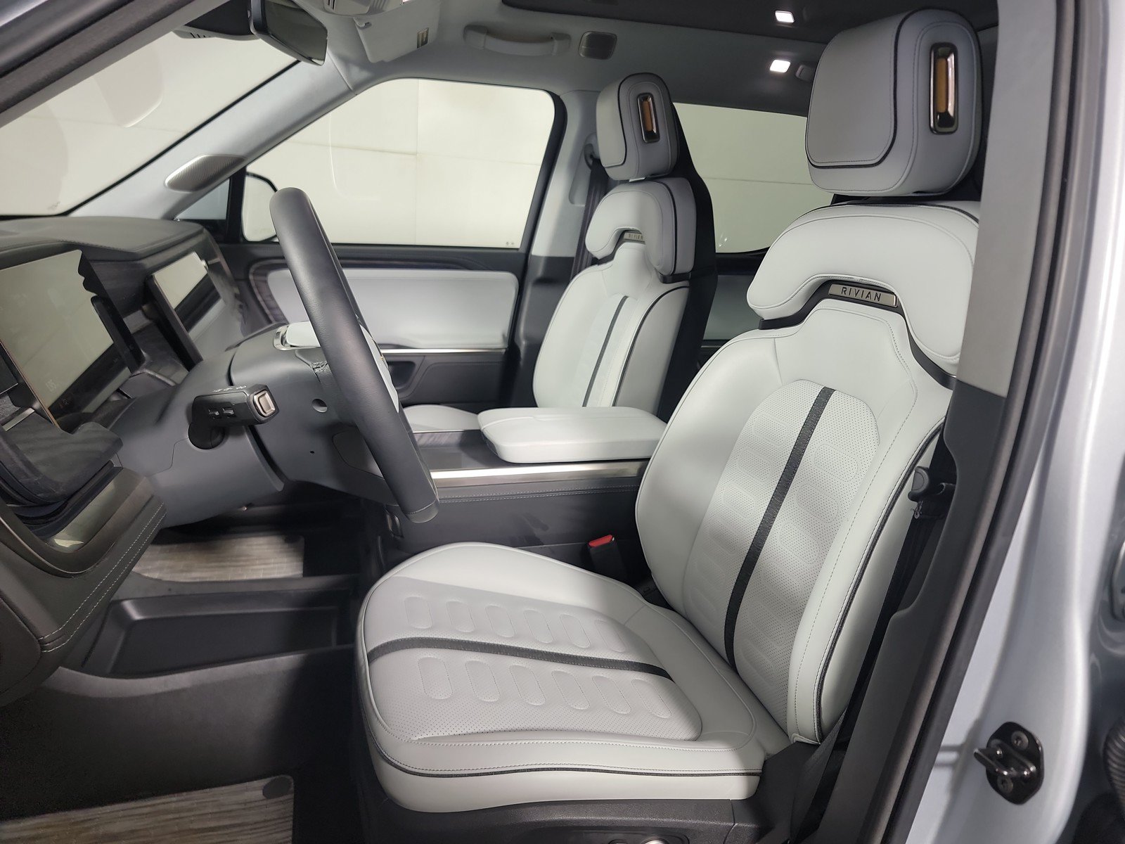 Used 2024 Rivian R1T Adventure AWD/4WD image 20
