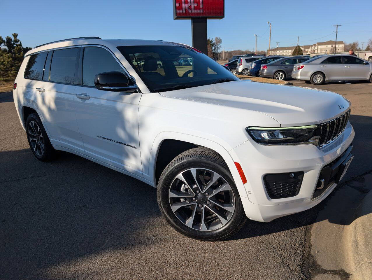 Used 2023 Jeep Grand Cherokee L Overland AWD/4WD image 3