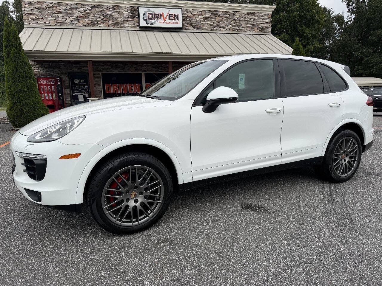 Used 2017 Porsche Cayenne Platinum Edition AWD/4WD image 1