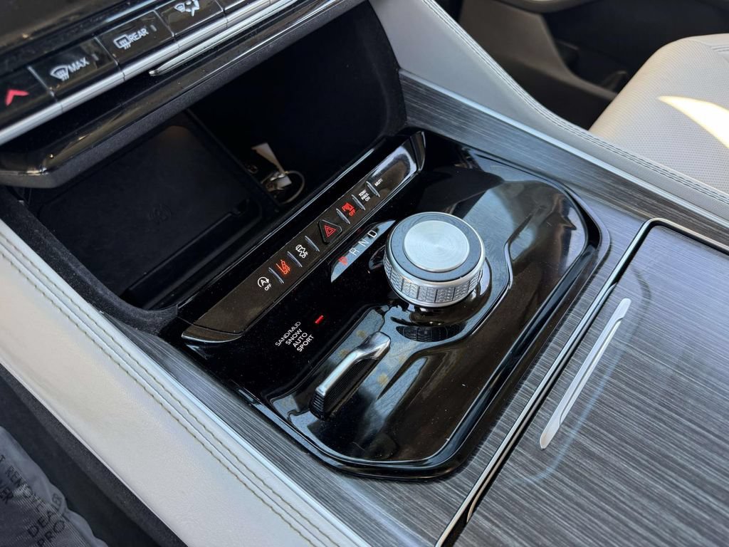 Used 2024 Jeep Wagoneer Series II w/ Flexible Seating Group AWD/4WD image 35
