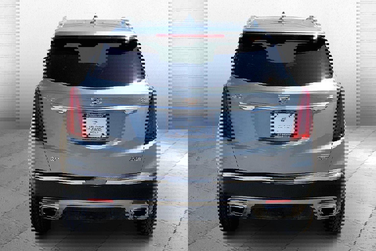 Used 2023 Cadillac XT5 Premium Luxury w/ Technology Package image 3