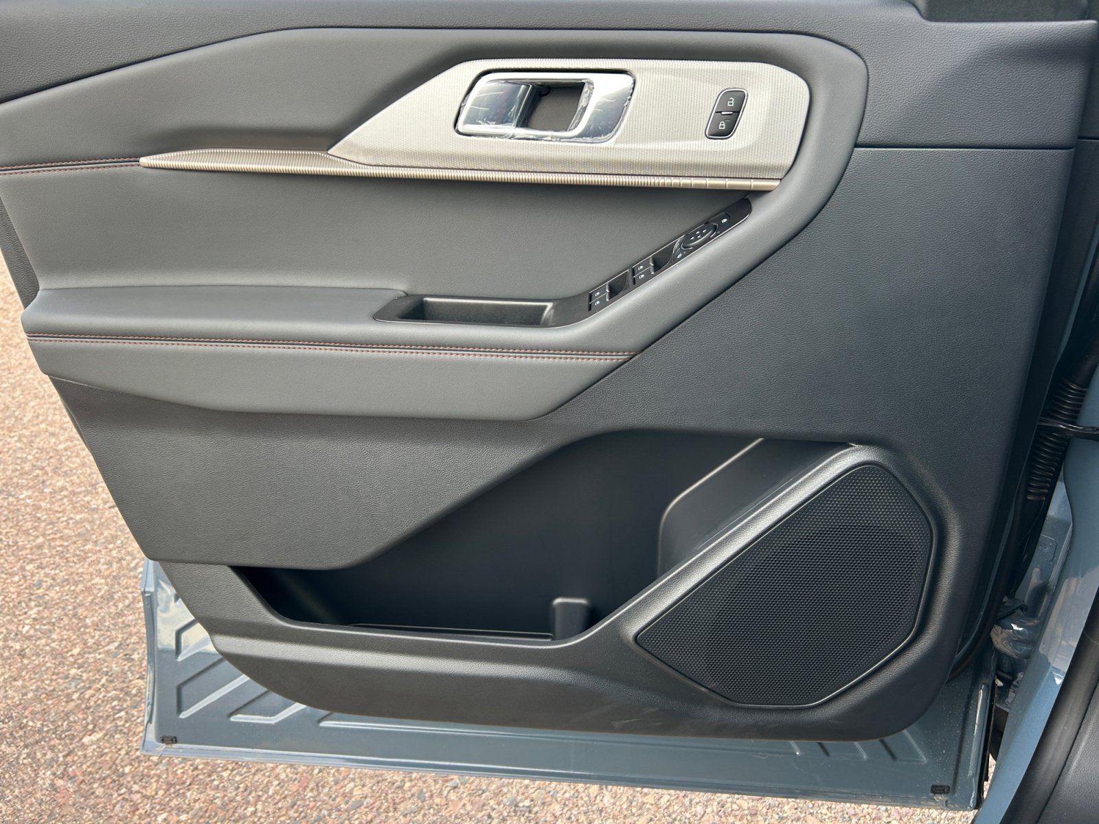 New 2026 Ford Explorer Active RWD image 13