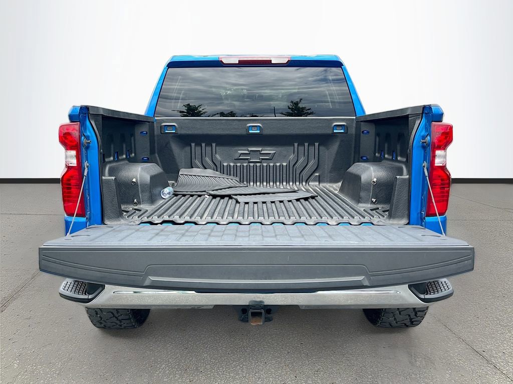 Used 2023 Chevrolet Silverado 1500 LT AWD/4WD image 25