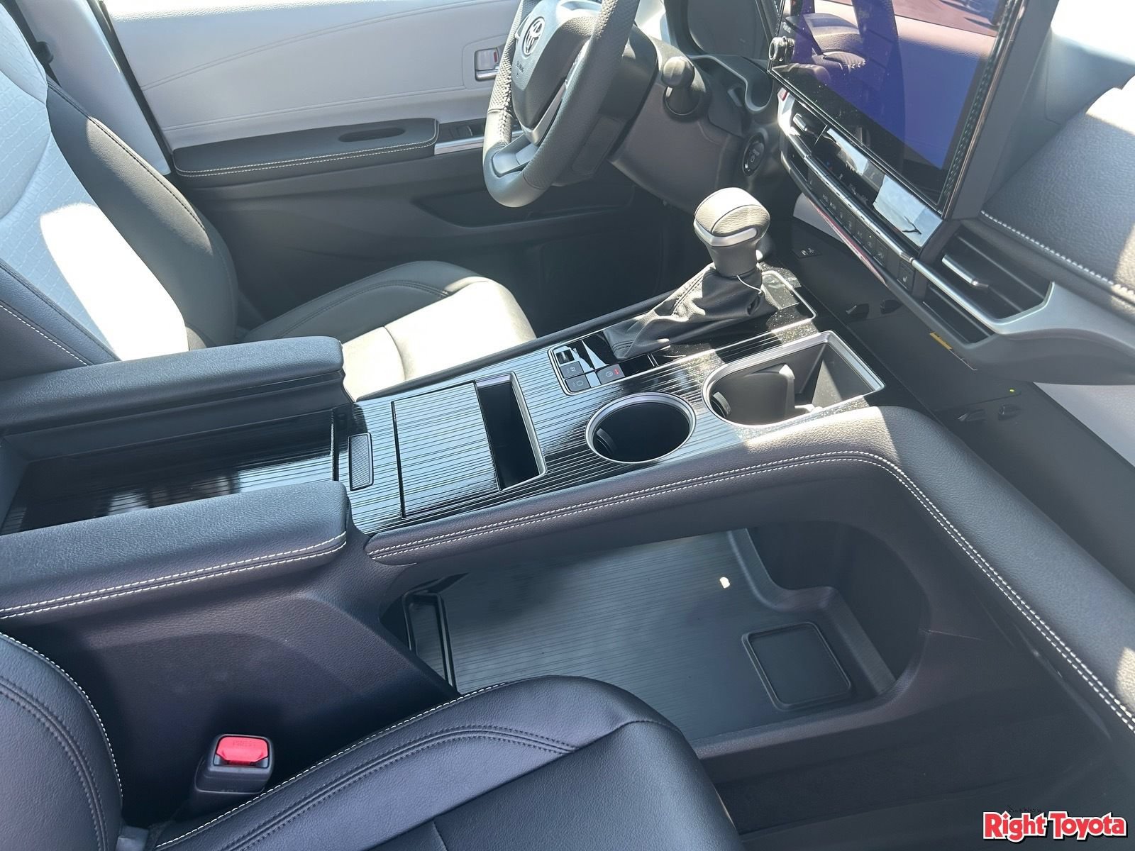 New 2026 Toyota Sienna XSE AWD/4WD image 10