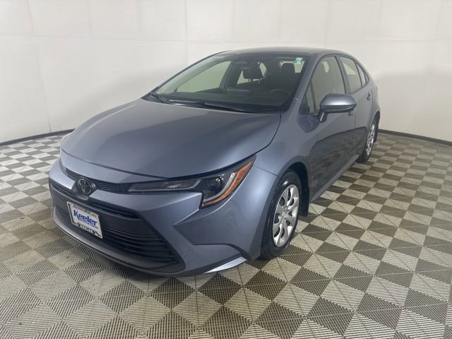 Used 2023 Toyota Corolla LE image 2