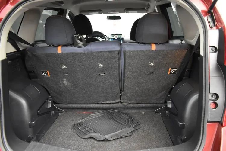 Used 2015 Nissan Versa Note SR FWD image 16