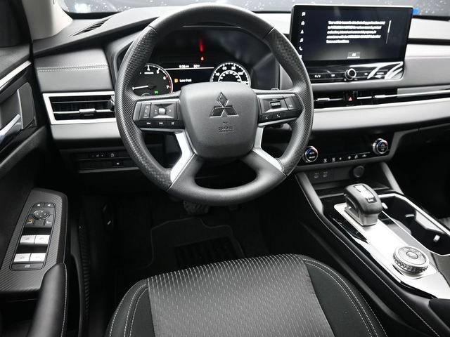 New 2026 Mitsubishi Outlander ES FWD image 13