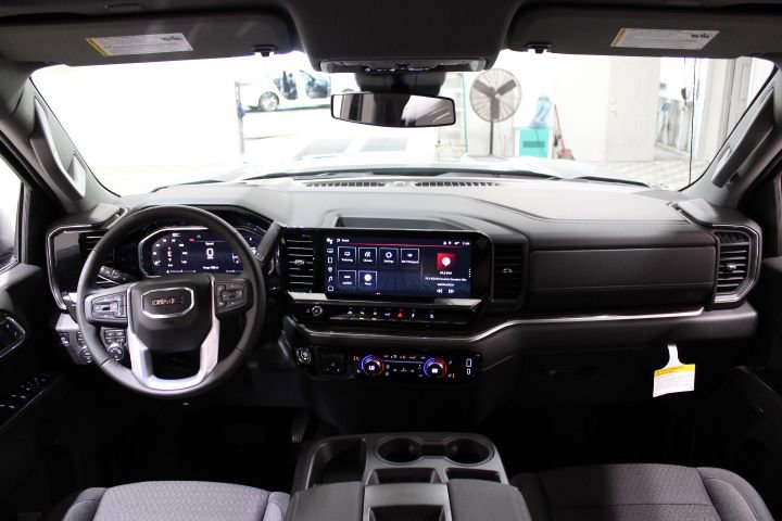 New 2026 GMC Sierra 1500 SLE w/ X31 Off-Road Package image 3