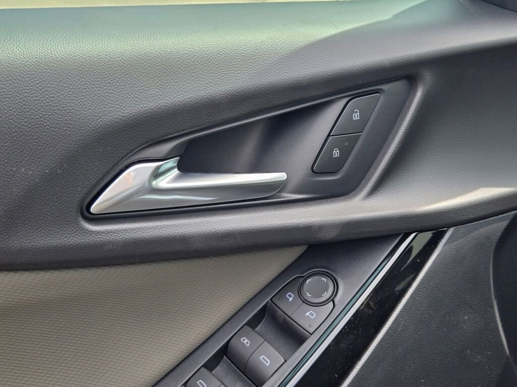 New 2026 Chevrolet Equinox LT w/ Convenience Package II FWD image 19