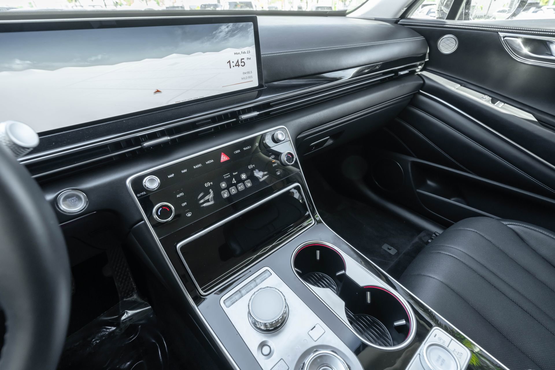 Used 2025 Genesis GV80 2.5T Standard image 10