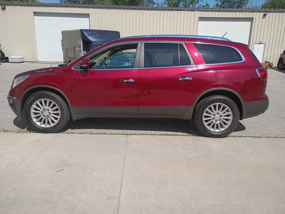 Used 2011 Buick Enclave CXL AWD/4WD image 1