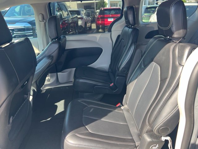 Used 2024 Chrysler Pacifica Touring-L FWD image 8
