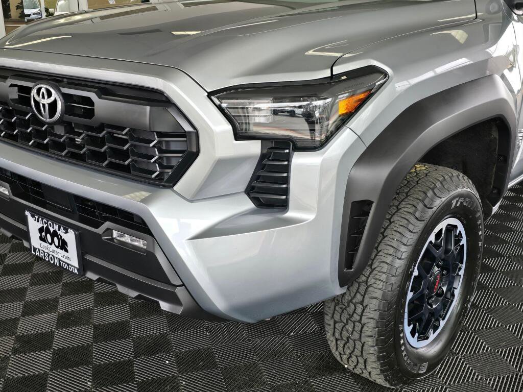 Used 2024 Toyota Tacoma TRD Off-Road AWD/4WD image 10