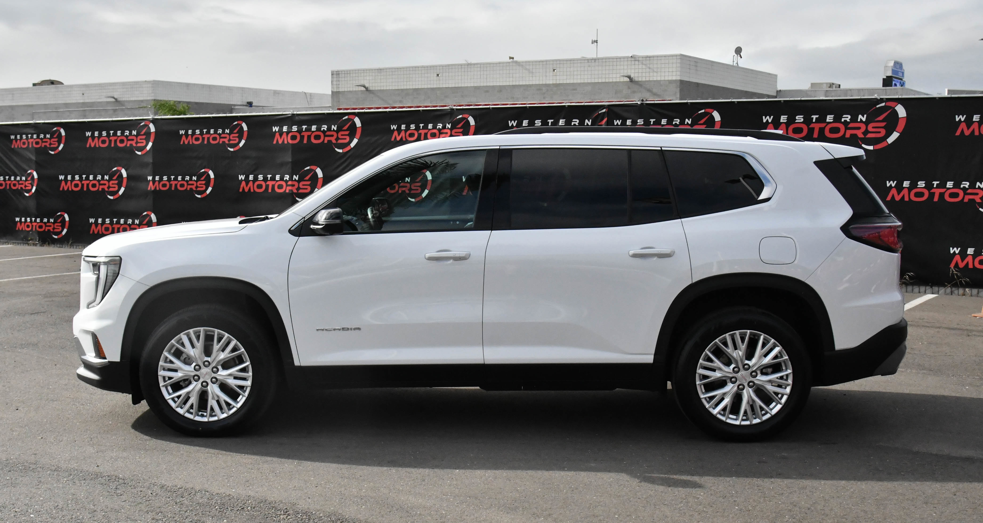 Used 2024 GMC Acadia Elevation image 4