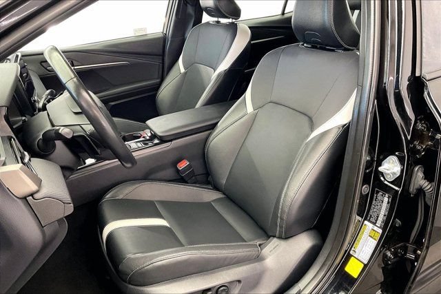 Used 2025 Toyota Camry SE FWD image 18