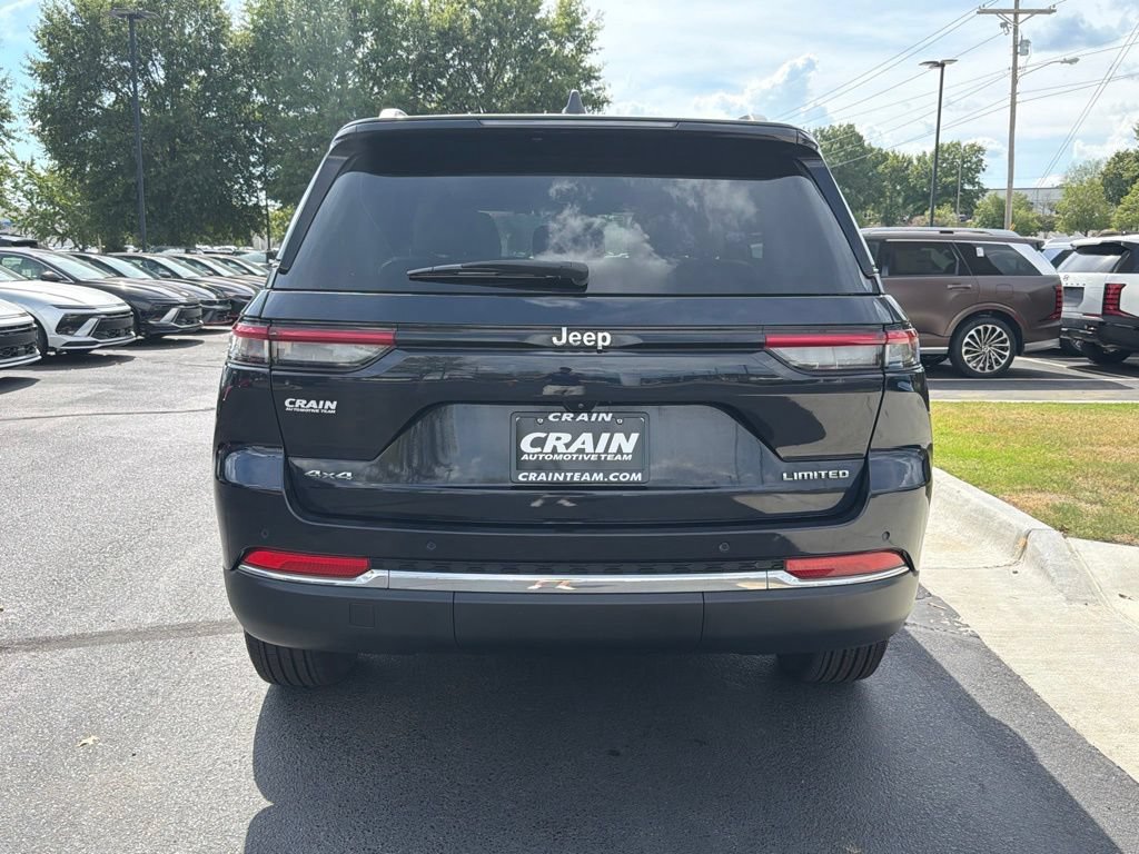 Used 2023 Jeep Grand Cherokee Limited AWD/4WD image 7