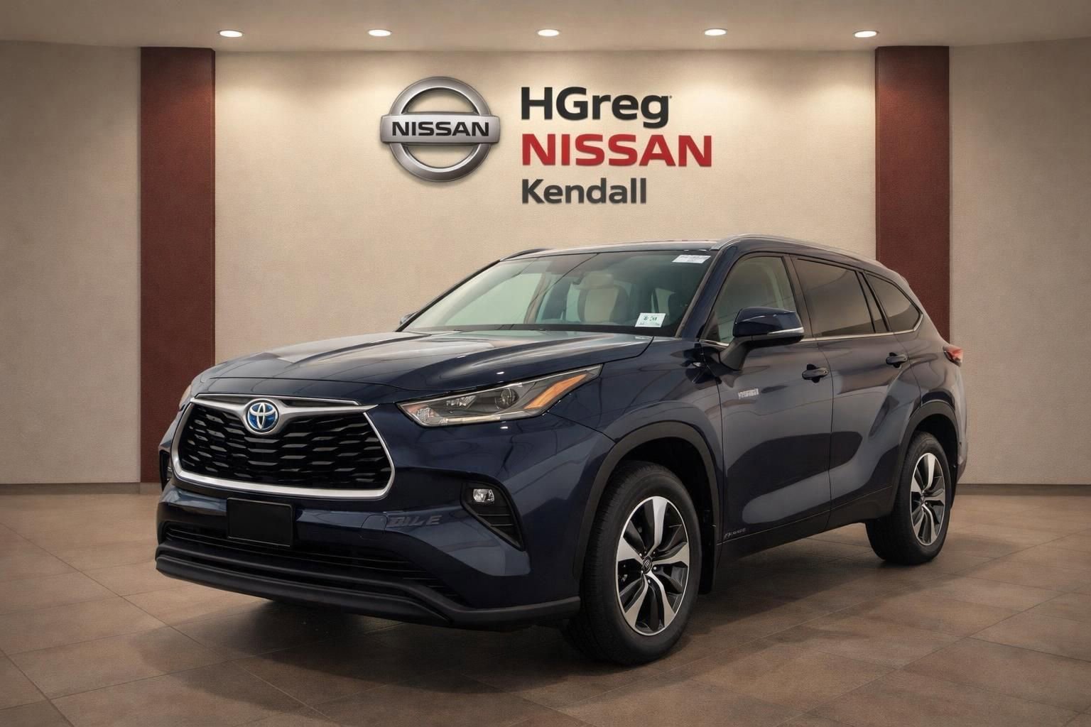 Used 2021 Toyota Highlander XLE FWD image 3