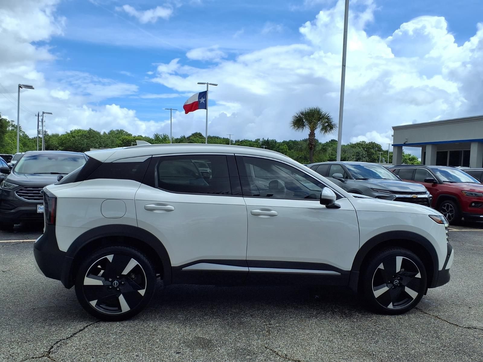 Used 2025 Nissan Kicks SR AWD/4WD image 21