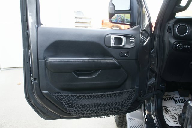 Used 2018 Jeep Wrangler Unlimited Sahara image 11