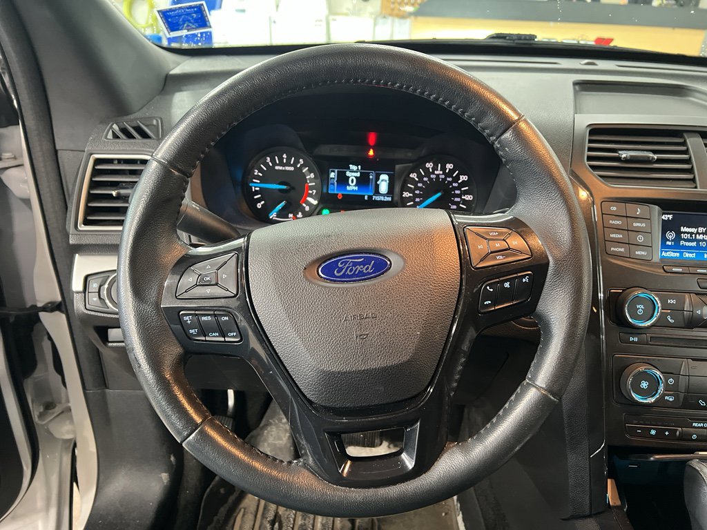 Used 2017 Ford Explorer XLT image 6