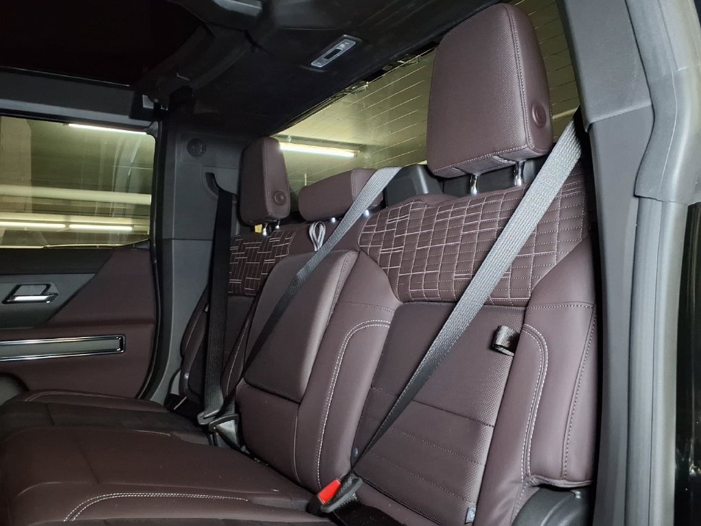 New 2026 GMC Hummer EV 4x4 Crew Cab w/ LPO, Storage Package image 10