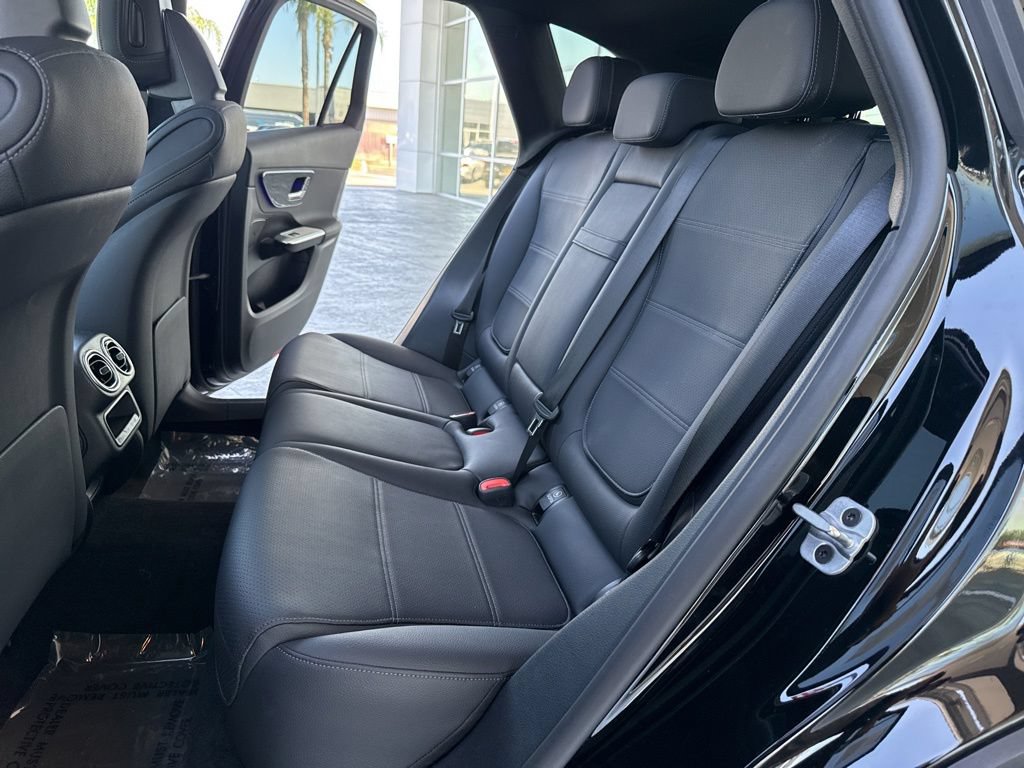 Used 2025 Mercedes-Benz GLC 300 image 11