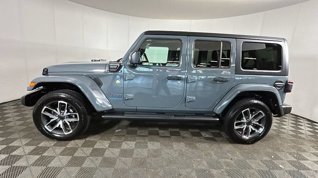 Used 2024 Jeep Wrangler Unlimited w/ Convenience Group AWD/4WD image 5