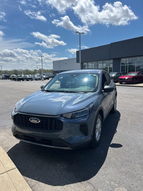 Certified 2023 Ford Escape Active w/ Cold Weather Package FWD image 2