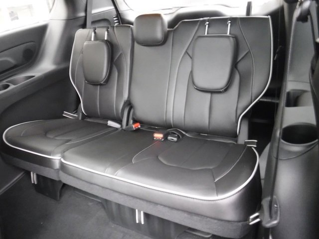 New 2026 Chrysler Pacifica Limited image 40