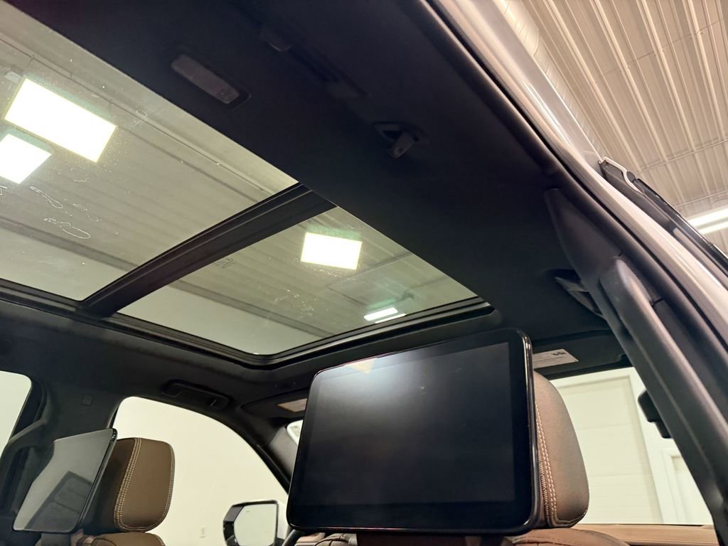 Used 2023 Chevrolet Tahoe High Country AWD/4WD image 17