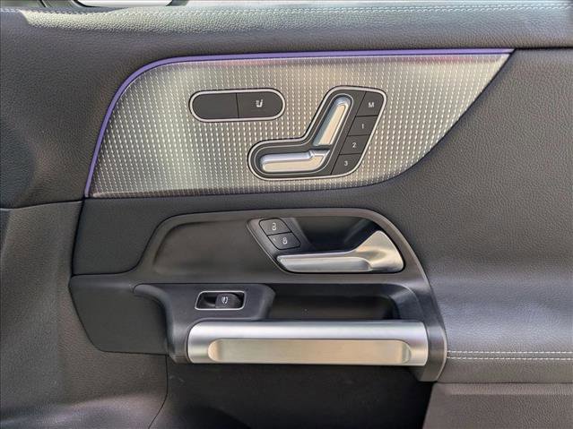 Used 2023 Mercedes-Benz EQB 300 4MATIC image 22