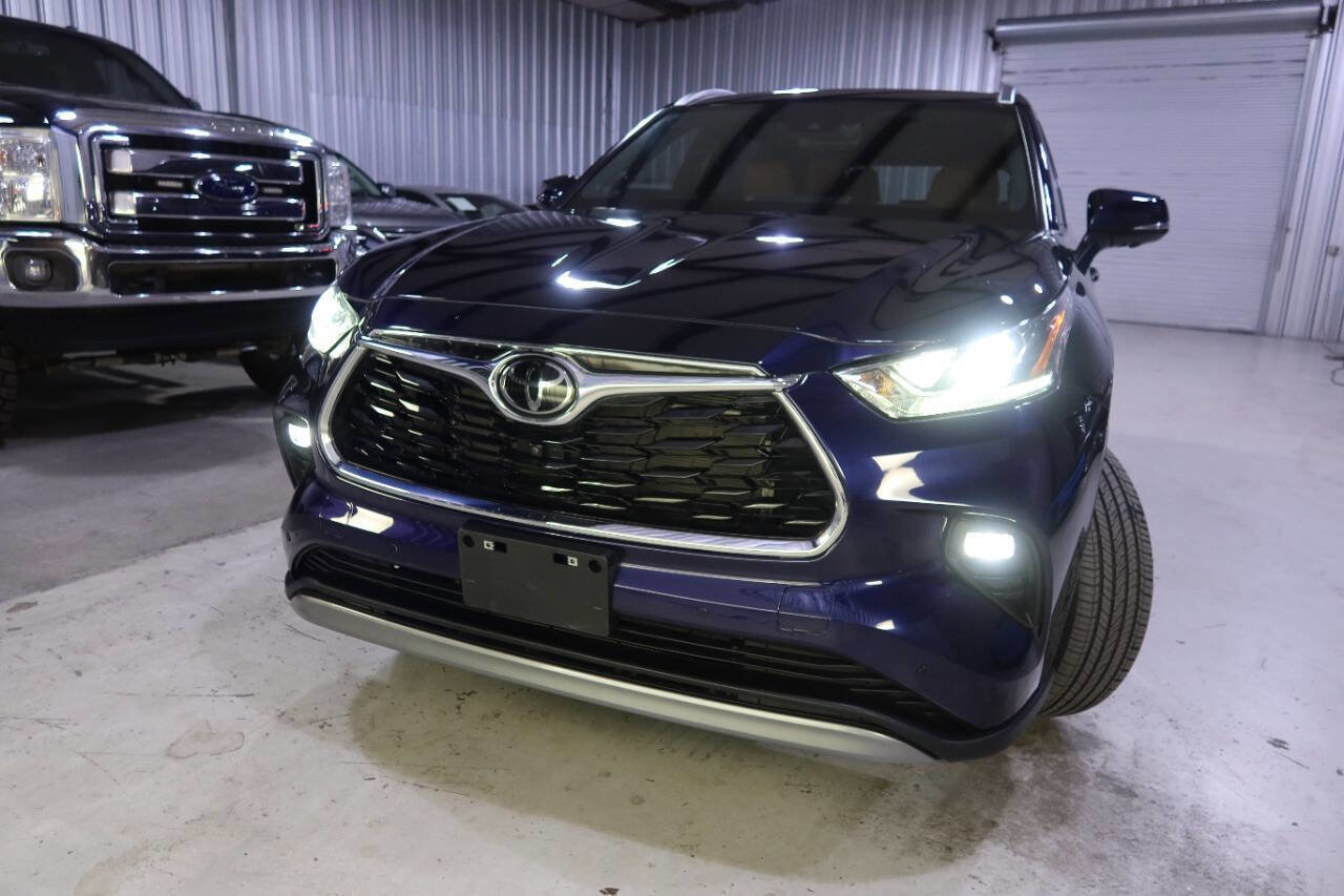 Used 2024 Toyota Highlander Platinum image 46