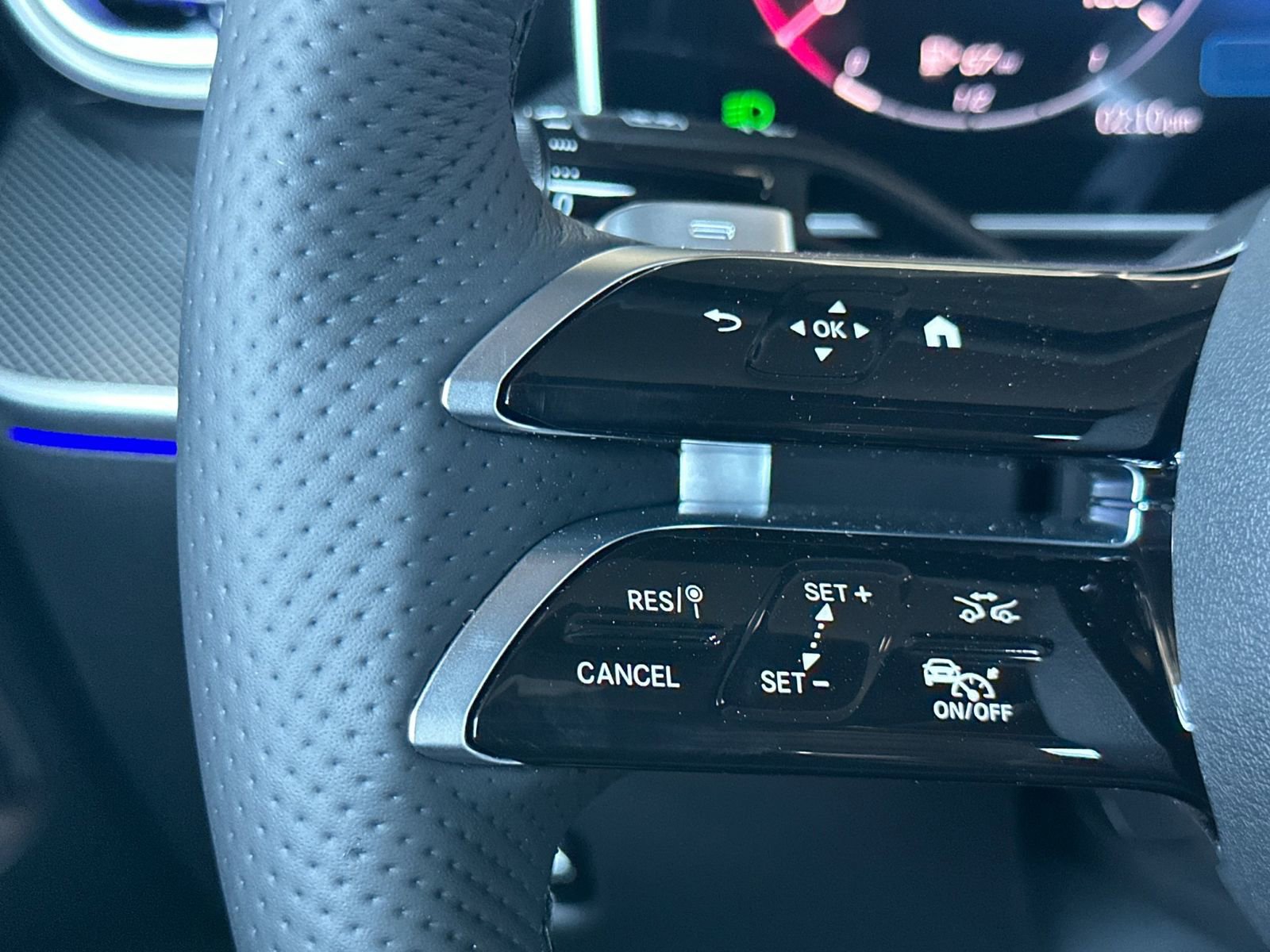 New 2025 Mercedes-Benz C 300 4MATIC Sedan image 26