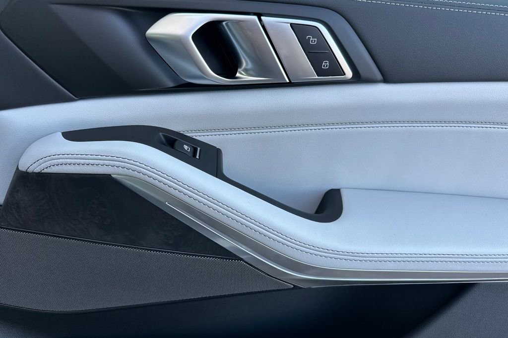 New 2026 BMW X5 xDrive40i w/ Climate Comfort Package image 19