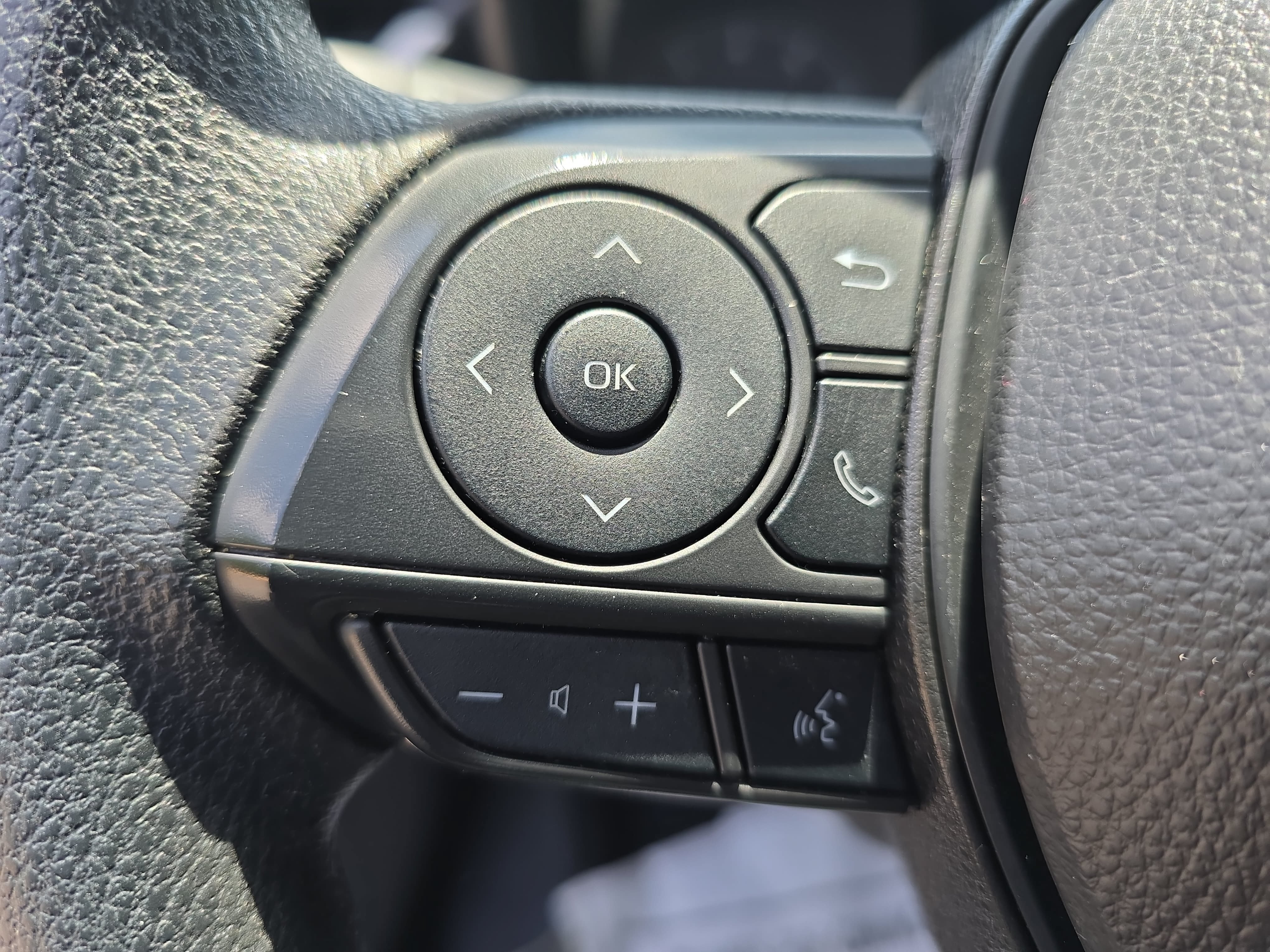 Used 2024 Toyota Corolla LE FWD image 16