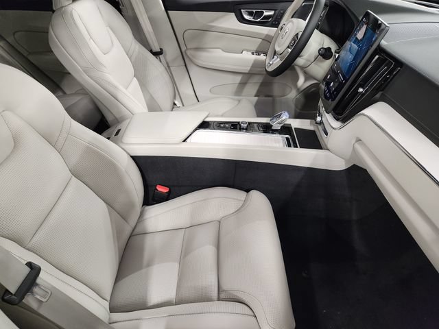 New 2026 Volvo XC60 T8 Ultra w/ Protection Package Premier AWD/4WD image 3