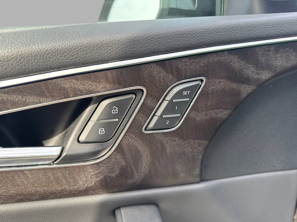 Used 2023 Audi Q8 Premium Plus w/ Premium Plus Package AWD/4WD image 14