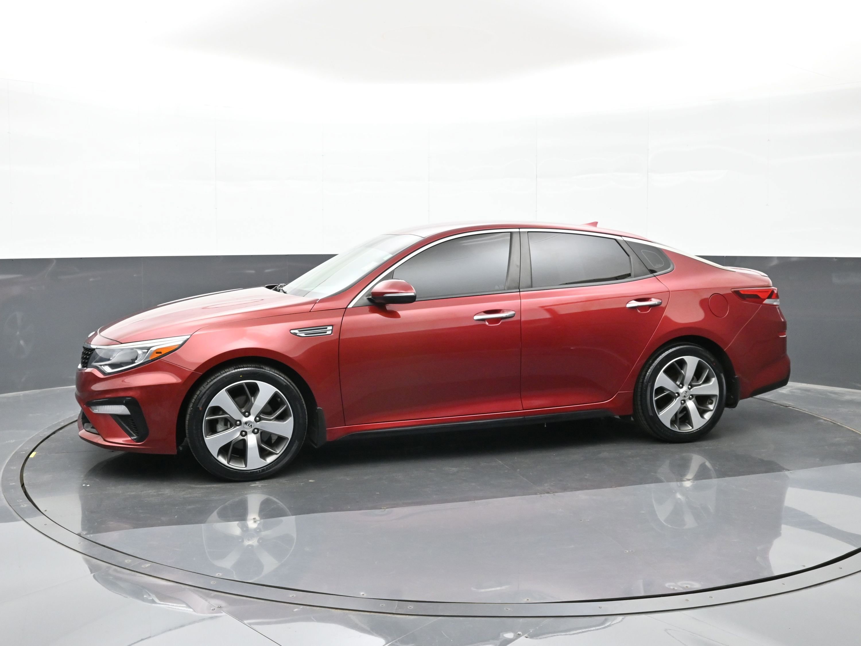 Used 2019 Kia Optima S image 5