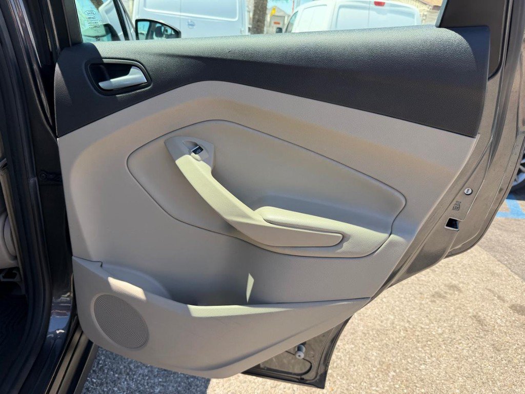 Used 2016 Ford C-MAX SE w/ Interior Protection Package FWD image 36