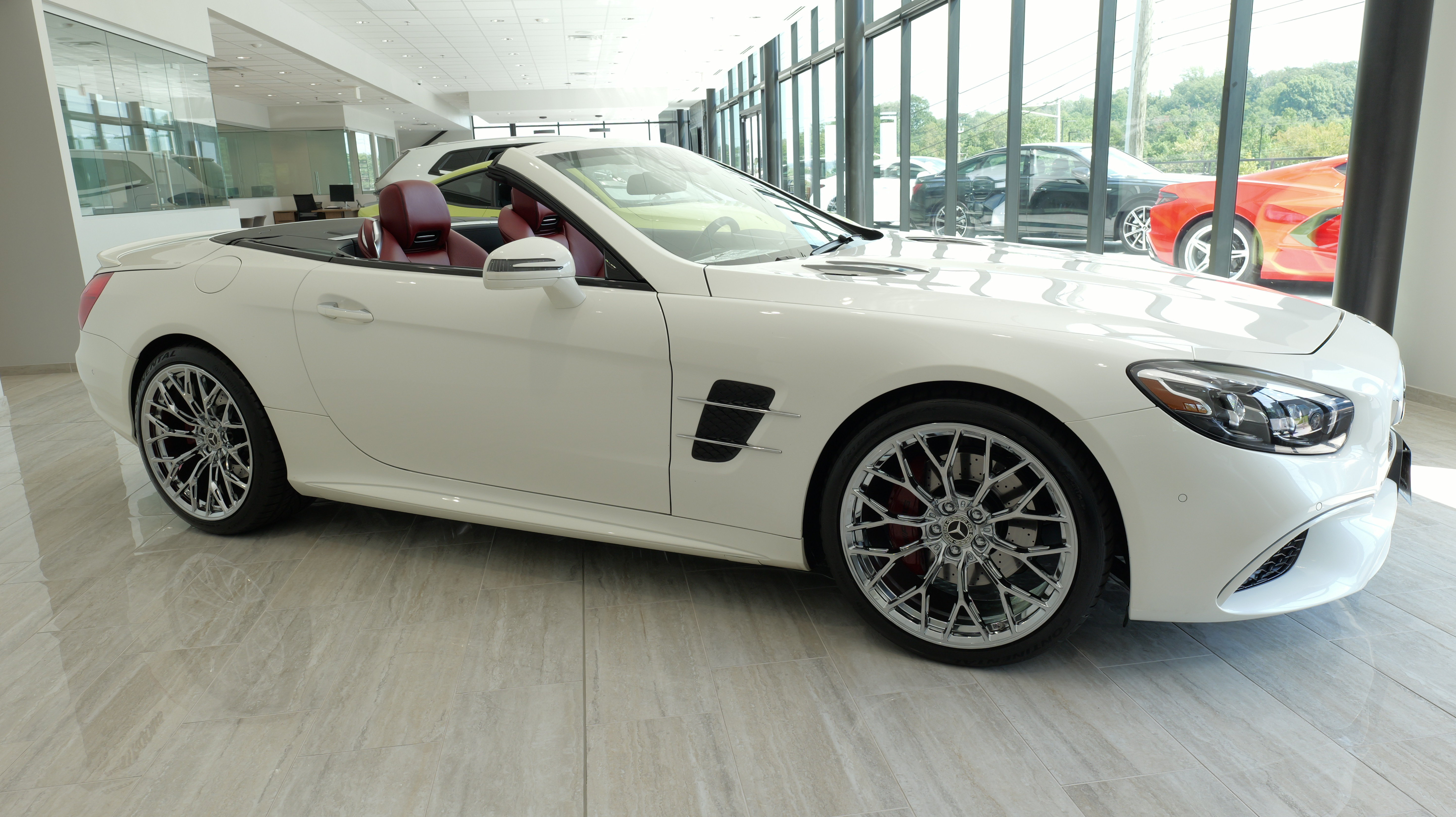 Used 2018 Mercedes-Benz SL 550 image 9
