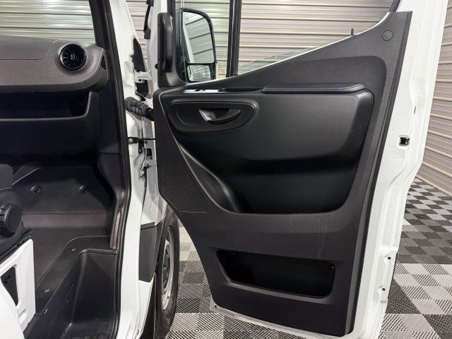 Used 2022 Mercedes-Benz Sprinter 2500 image 33